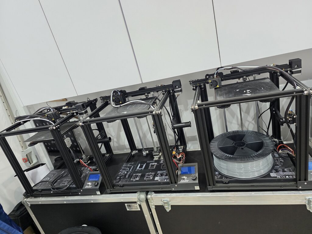 Trzy drukarki 3D - Creality Ender-5